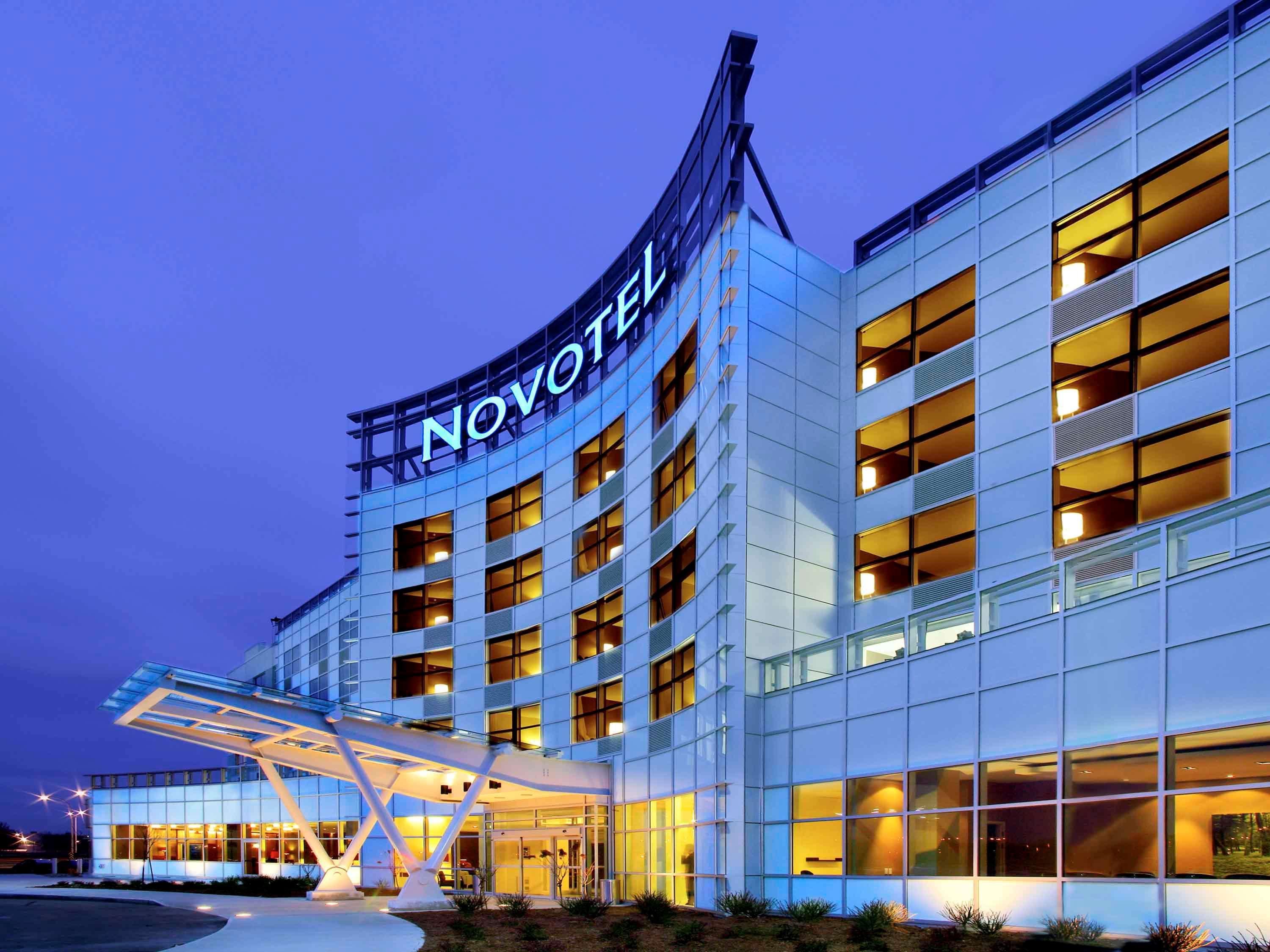 Novotel Montreal Aeroport Дорваль Экстерьер фото