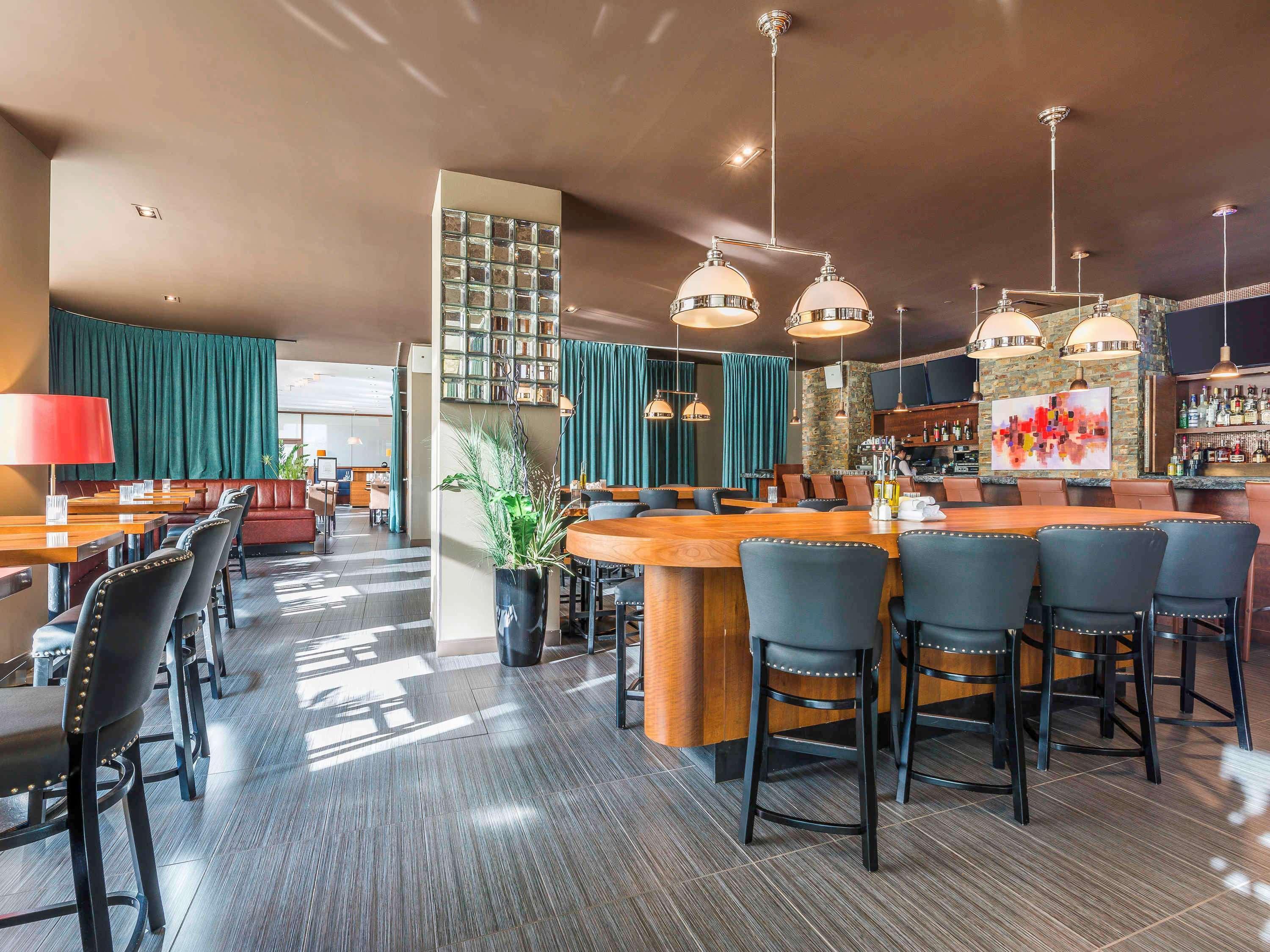 Novotel Montreal Aeroport Дорваль Экстерьер фото