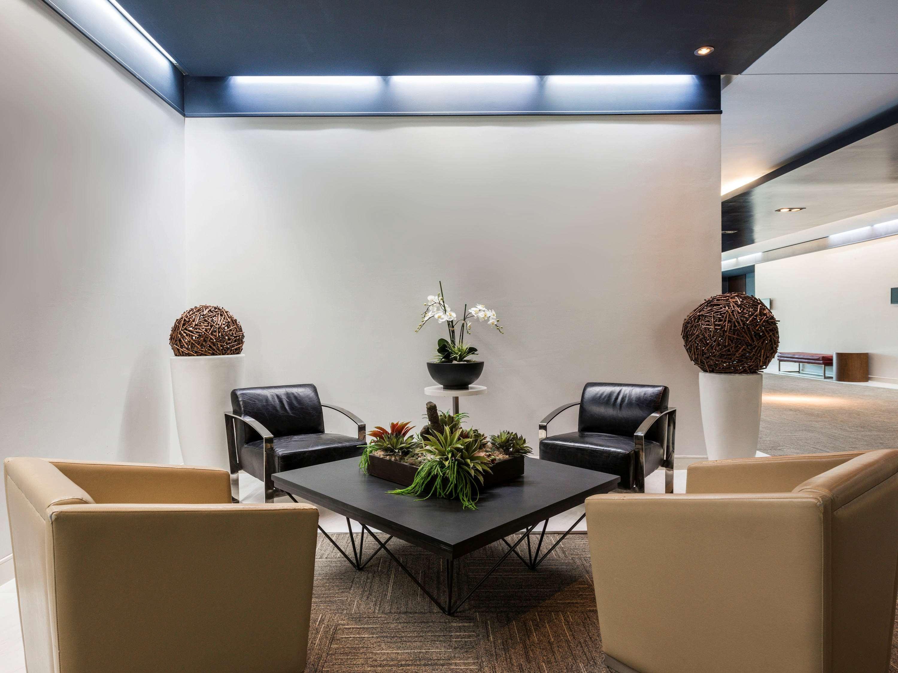 Novotel Montreal Aeroport Дорваль Экстерьер фото