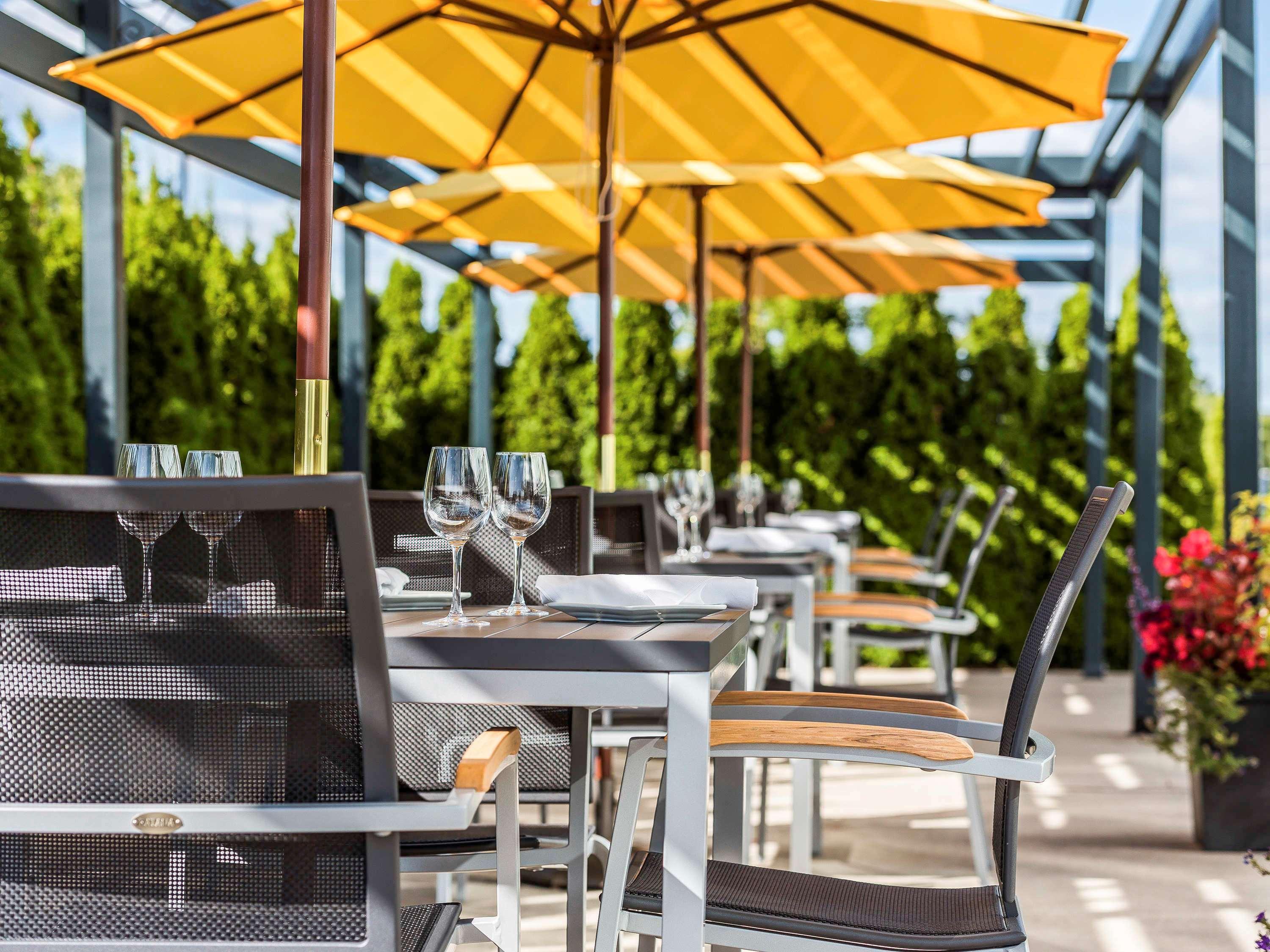 Novotel Montreal Aeroport Дорваль Экстерьер фото