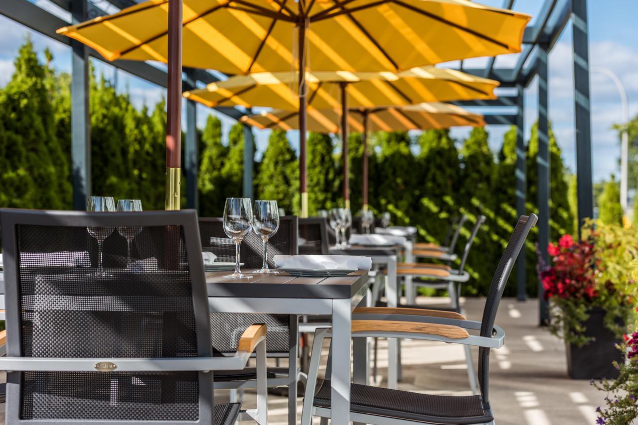 Novotel Montreal Aeroport Дорваль Экстерьер фото