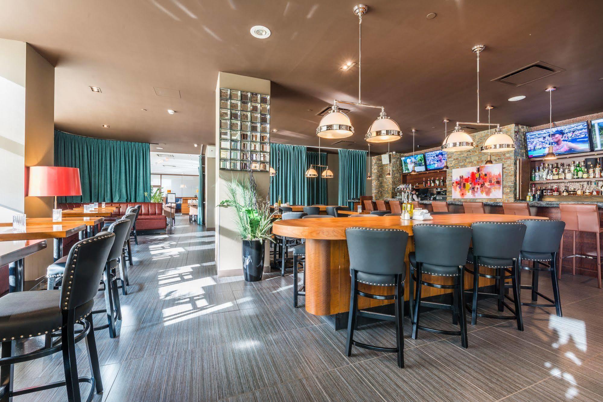 Novotel Montreal Aeroport Дорваль Экстерьер фото