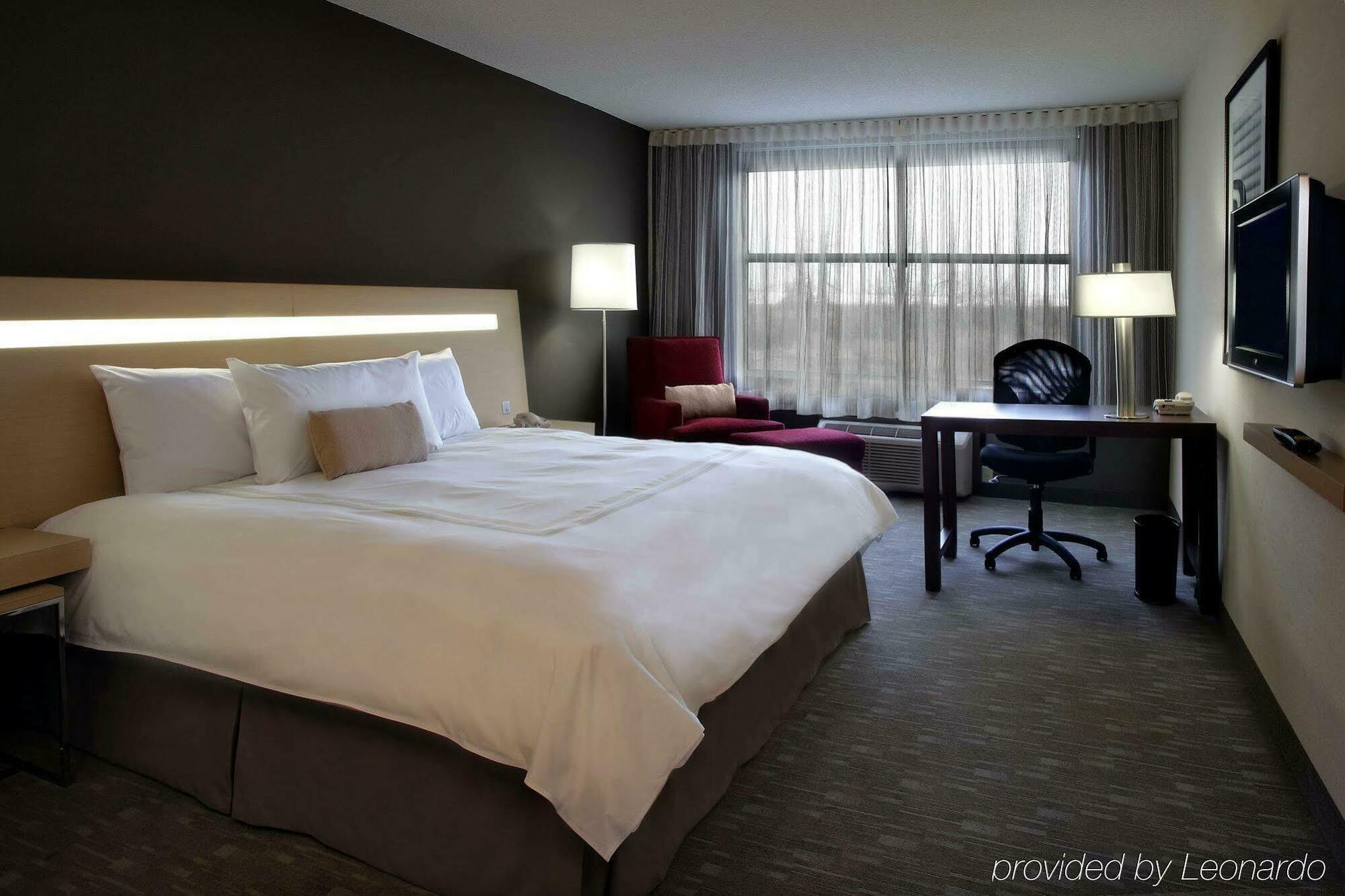 Novotel Montreal Aeroport Дорваль Экстерьер фото